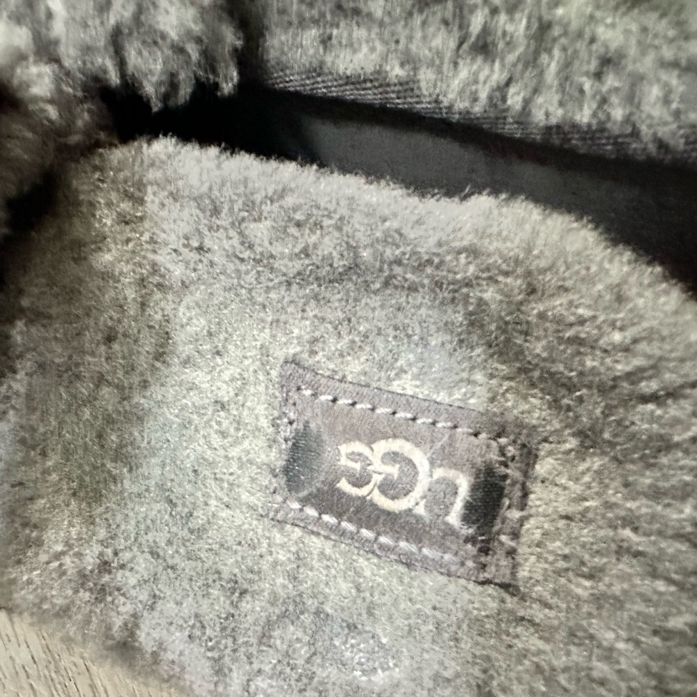 UGG Women’s Charcoal Fluffy Slippers - Picture 5 of 6
